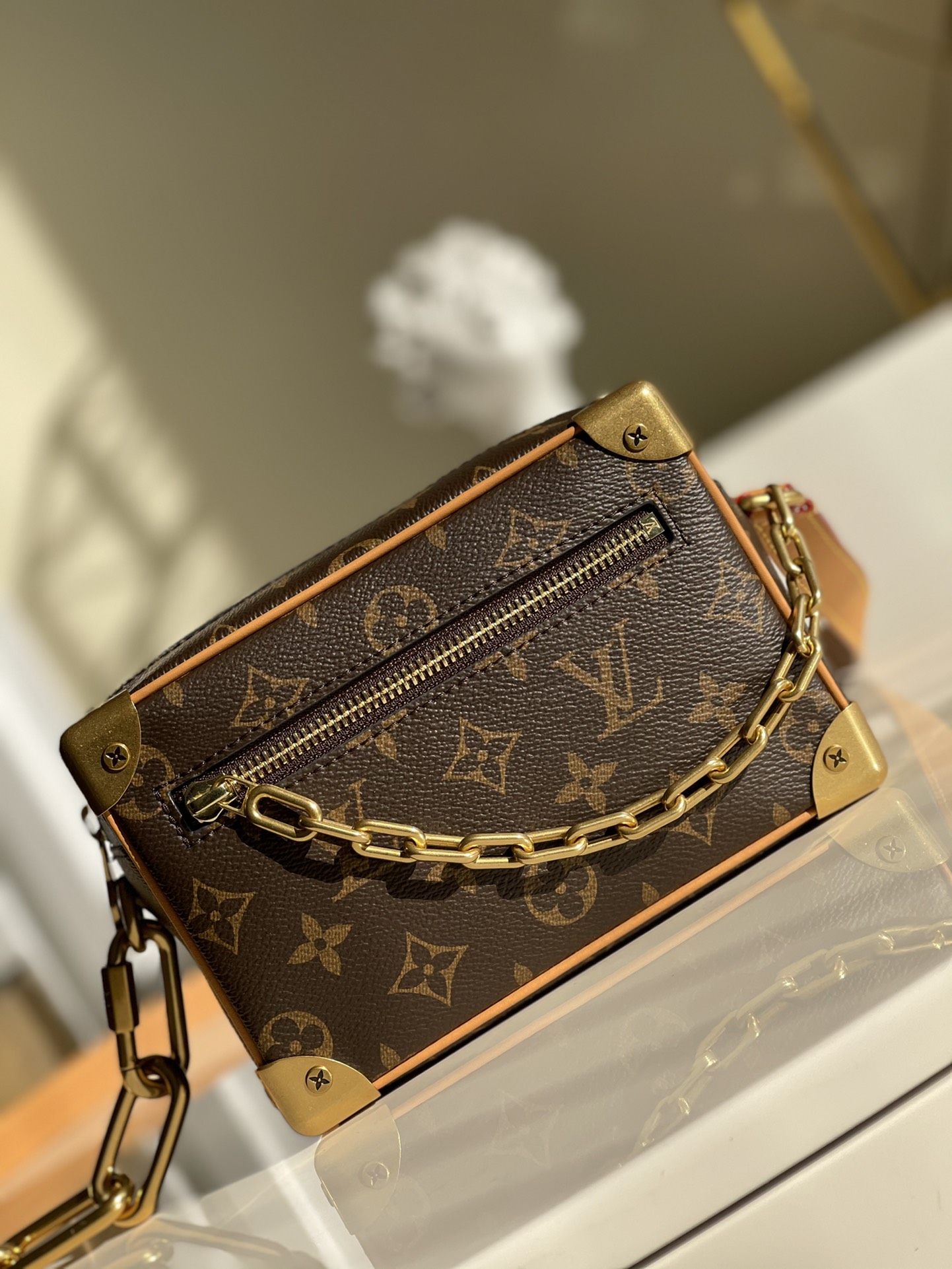NO:396414,【Exclusive real shot M68906】Produced by FL factory, it must be a fine product, limited cooperation model. Once you encounter this kind of cooperation model, it is really expensive. Your wuli Fanfan's style, trendy and fashionable, the favorite style of fashion, the same style for men and women. Back it, the return rate is 100%. Good taste must be hidden in this limited edition model [Hey Ha] Size 18cm f.700, LV [original leather], louis vuitton19860909【独家实拍M68906】FL厂出品 必是精品 合作限量款 一旦碰到这种合作款 真的是贵 你的wuli凡凡同款 潮痞潮痞的 时尚的宠儿必备款 男女同款 背上它 回头率百分百 好品味一定藏在这种限量款里[嘿哈] 尺寸18cm f.700,LV【原厂皮】,louis vuitton,Bag