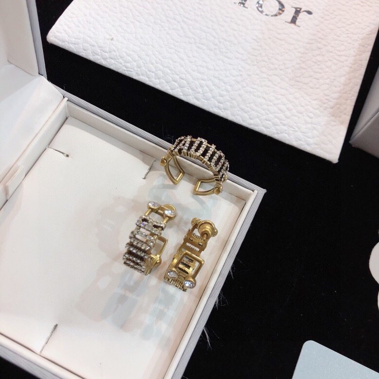“Dior Jewelry Collection: Rings and Ear Nails, Romantic and Beautiful Designs” - 图片 8