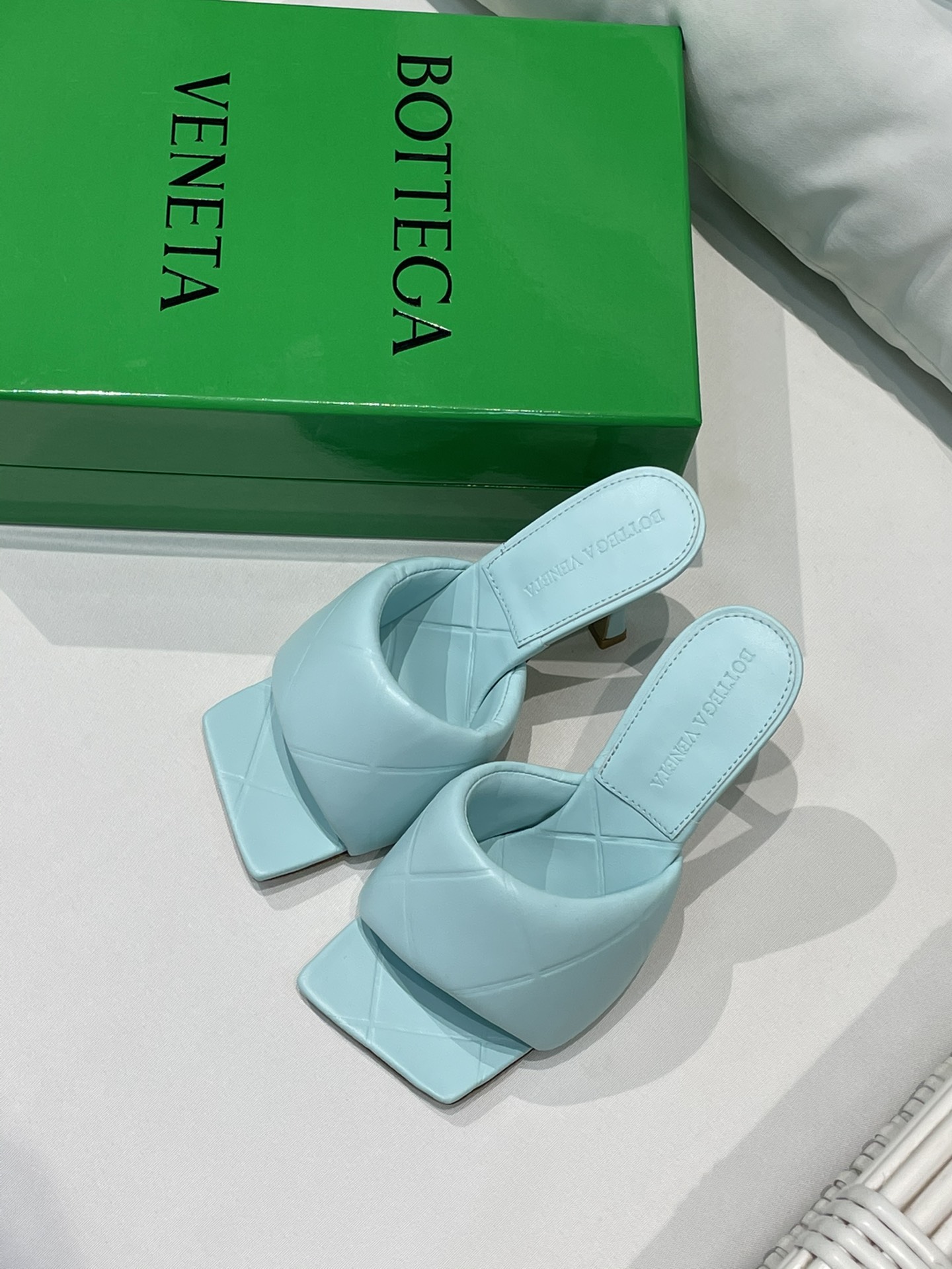 Bottega Veneta Shoes Slippers Buy Luxury 2023 
 Blue Denim Cowhide Rubber Sheepskin