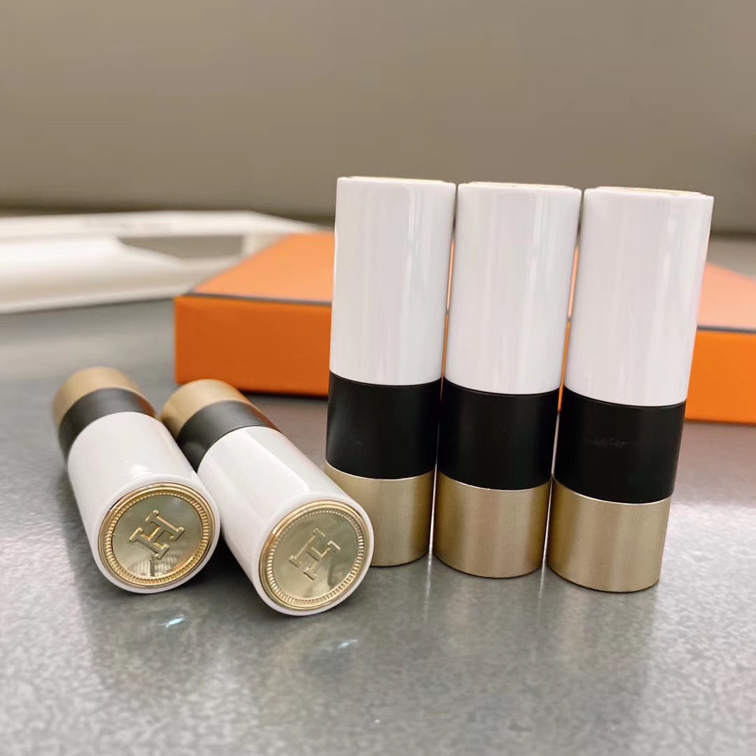 💰110 爱马仕的口红我觉得不用多说啦 买就对啦哈哈哈 五只都是小样 很精致