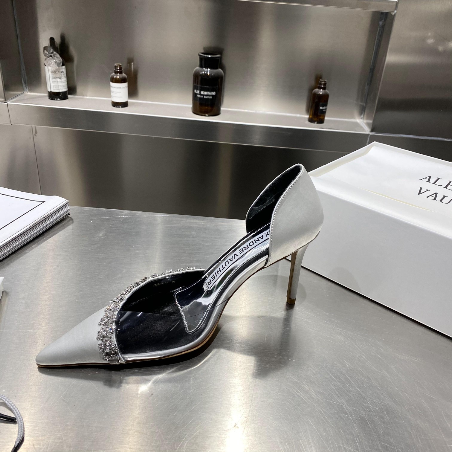2021 Crystal Sole Water-Drive Shoes with Diamond Chain – Alexandre Vauthie - 图片 2