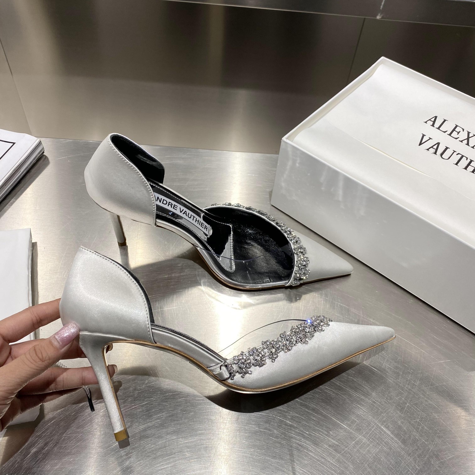 2021 Crystal Sole Water-Drive Shoes with Diamond Chain – Alexandre Vauthie - 图片 5