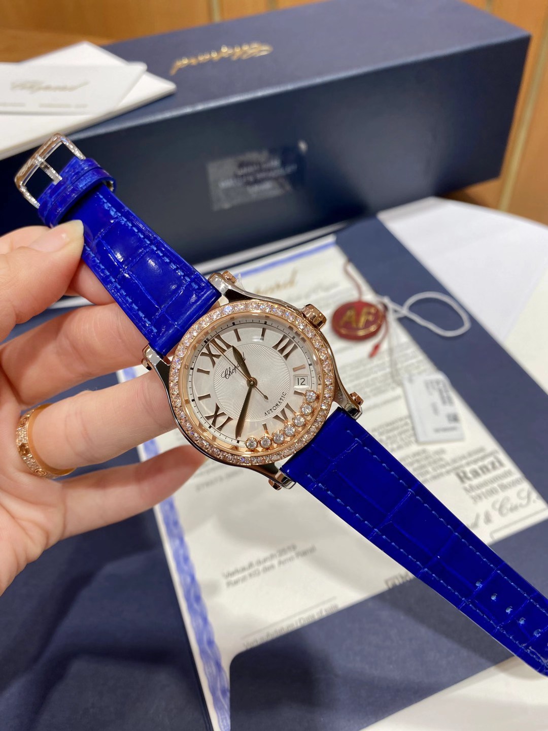 Chopard 萧邦快乐钻系列女表，颜色多种