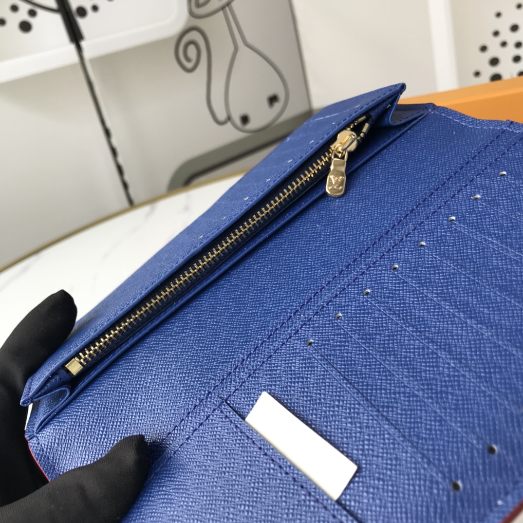 Leather bi-fold wallet angle view