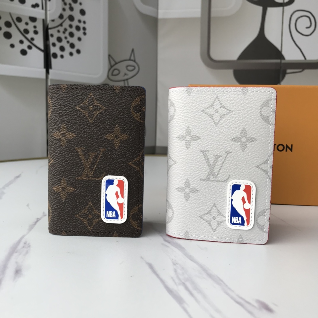 Minimalist Leather Card Holder front view