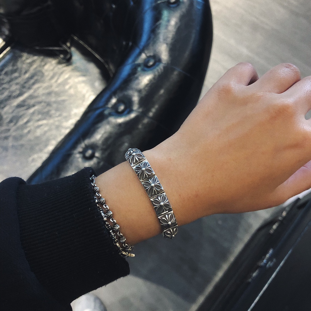 Chrome Hearts 开版 独家拍摄 （MZ）𝐂𝐡𝐫𝐨𝐦𝐞 𝐡𝐞𝐚𝐫𝐭𝐬克罗心方块十字架手链