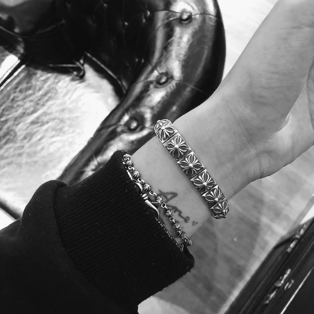 Chrome Hearts 开版 独家拍摄 （MZ）𝐂𝐡𝐫𝐨𝐦𝐞 𝐡𝐞𝐚𝐫𝐭𝐬克罗心方块十字架手链