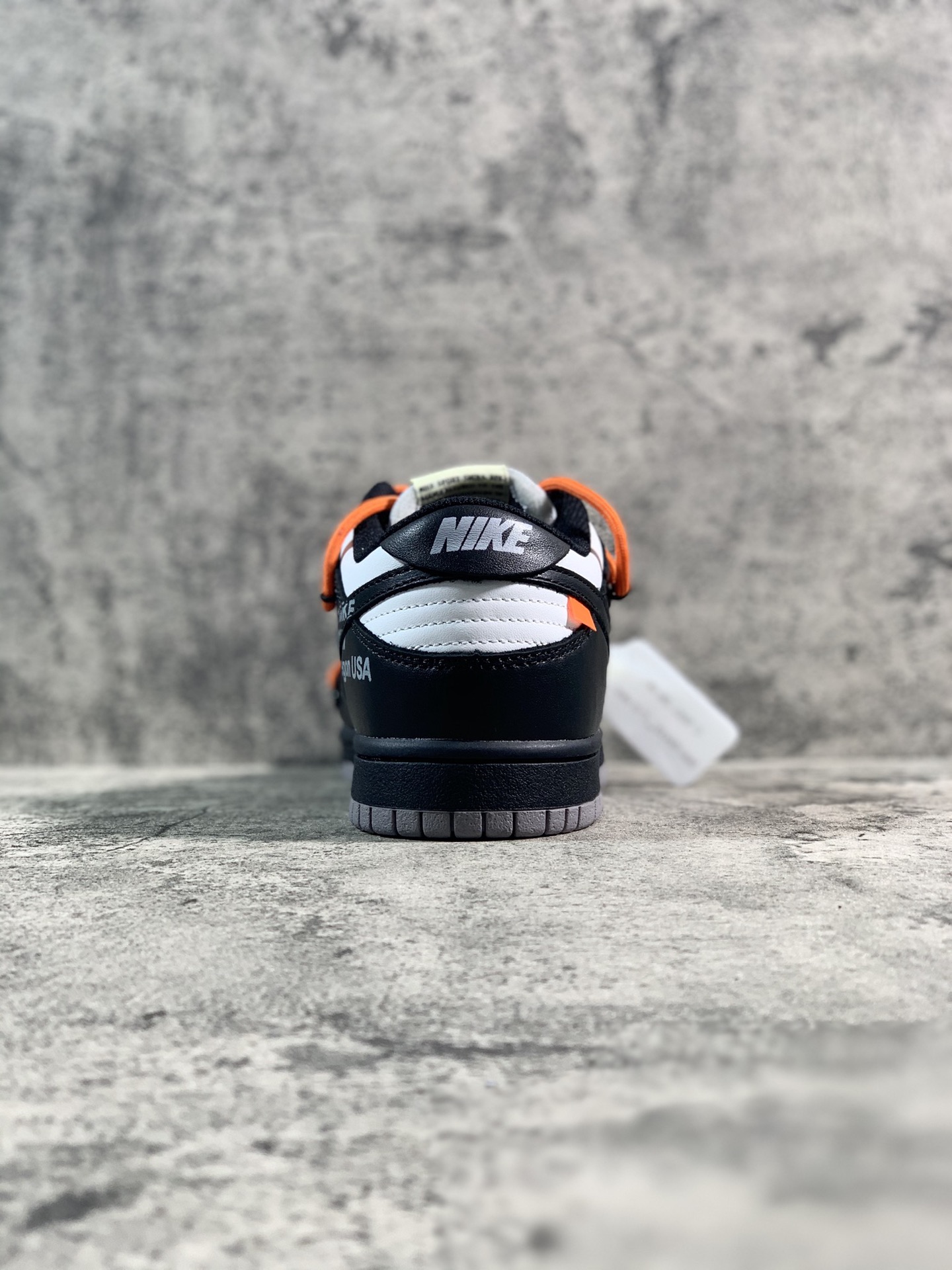 💰420
YH扫描版本 纯原版本 
Nike SB Dunk OFF-WHITE 联名 黑白熊猫
货号：CT0856-001
原厂原档案开发，原盒原标，原厂头层皮料，官方厚鞋舌设计，做工细节全方位比对原鞋。
码数：36 36.5 37.5 38 38.5 39 40 40.5 41 42 42.5 43 44 44.5 45 46 47