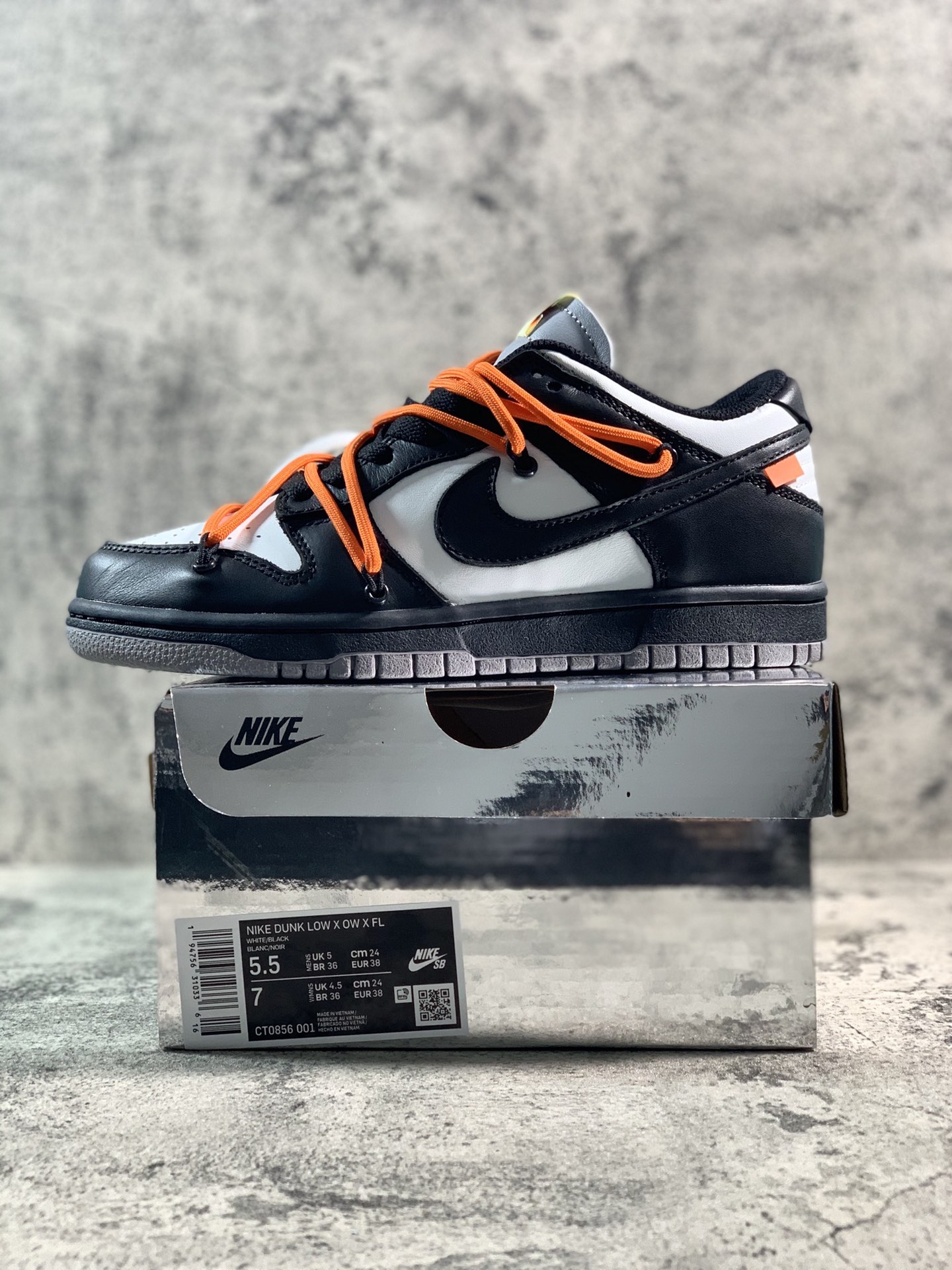 💰420
YH扫描版本 纯原版本 
Nike SB Dunk OFF-WHITE 联名 黑白熊猫
货号：CT0856-001
原厂原档案开发，原盒原标，原厂头层皮料，官方厚鞋舌设计，做工细节全方位比对原鞋。
码数：36 36.5 37.5 38 38.5 39 40 40.5 41 42 42.5 43 44 44.5 45 46 47