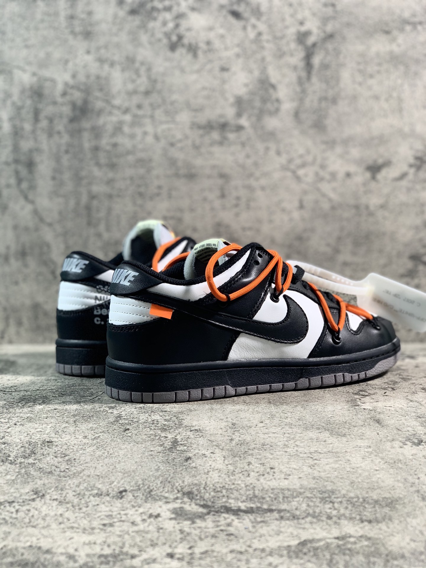 💰420
YH扫描版本 纯原版本 
Nike SB Dunk OFF-WHITE 联名 黑白熊猫
货号：CT0856-001
原厂原档案开发，原盒原标，原厂头层皮料，官方厚鞋舌设计，做工细节全方位比对原鞋。
码数：36 36.5 37.5 38 38.5 39 40 40.5 41 42 42.5 43 44 44.5 45 46 47