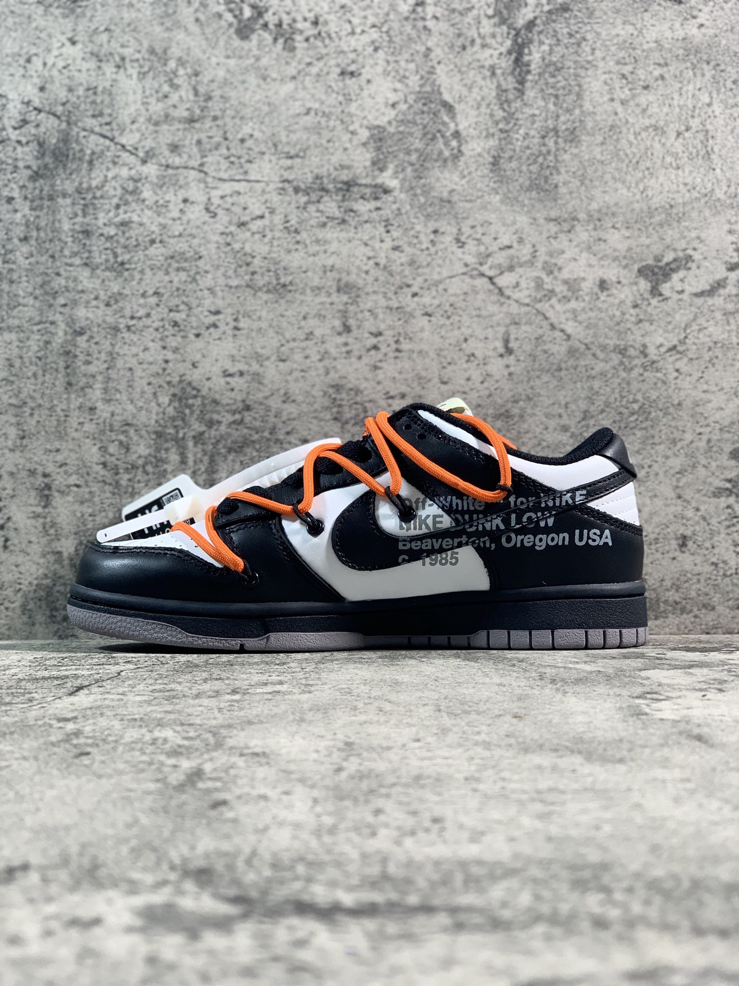 💰420
YH扫描版本 纯原版本 
Nike SB Dunk OFF-WHITE 联名 黑白熊猫
货号：CT0856-001
原厂原档案开发，原盒原标，原厂头层皮料，官方厚鞋舌设计，做工细节全方位比对原鞋。
码数：36 36.5 37.5 38 38.5 39 40 40.5 41 42 42.5 43 44 44.5 45 46 47