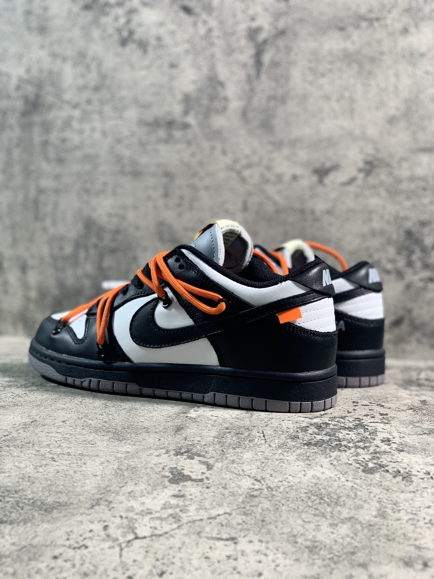💰420
YH扫描版本 纯原版本 
Nike SB Dunk OFF-WHITE 联名 黑白熊猫
货号：CT0856-001
原厂原档案开发，原盒原标，原厂头层皮料，官方厚鞋舌设计，做工细节全方位比对原鞋。
码数：36 36.5 37.5 38 38.5 39 40 40.5 41 42 42.5 43 44 44.5 45 46 47