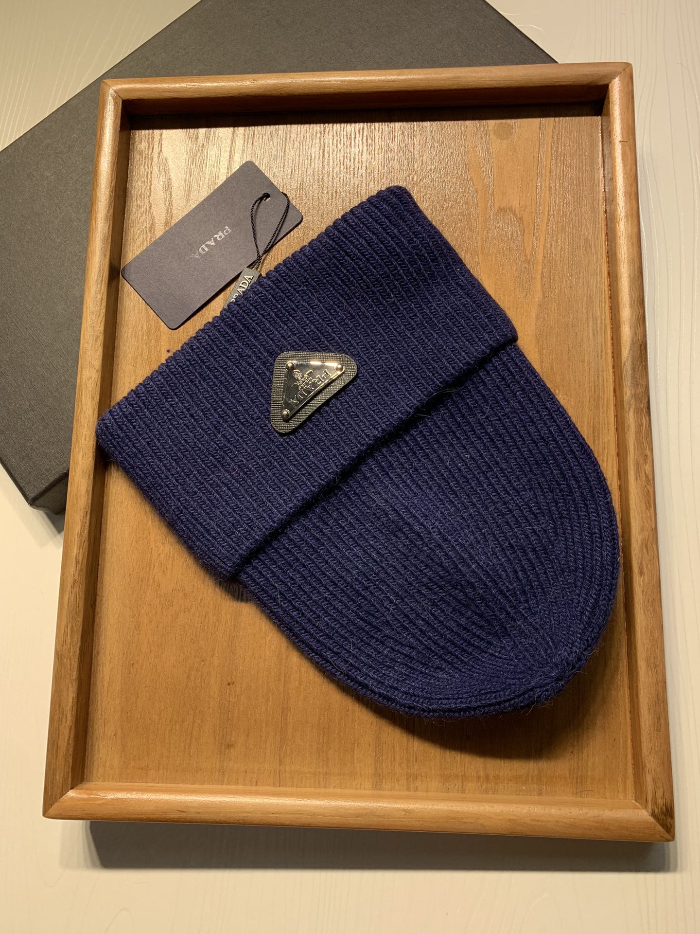 🌹。Prada。 【羊毛单帽】客供小羊毛！珍贵典藏的灵魂帽子！客供色纱.每个颜色都非常好看！经典！手感软