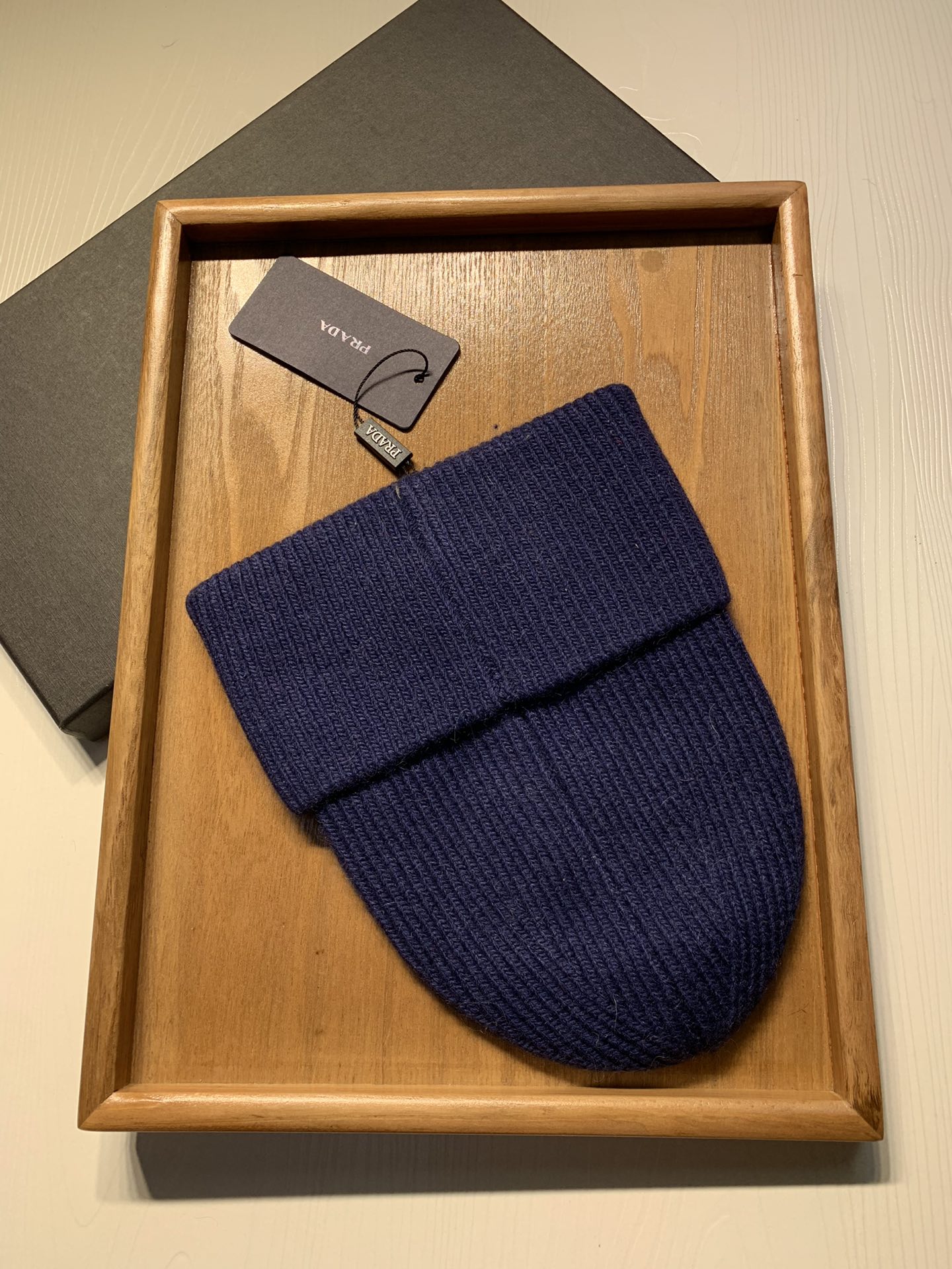 🌹。Prada。 【羊毛单帽】客供小羊毛！珍贵典藏的灵魂帽子！客供色纱.每个颜色都非常好看！经典！手感软