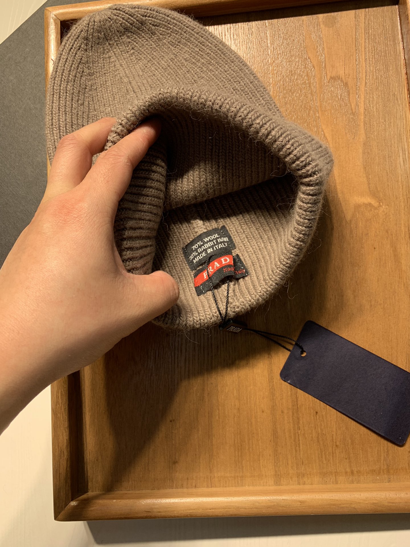 🌹。Prada。 【羊毛单帽】客供小羊毛！珍贵典藏的灵魂帽子！客供色纱.每个颜色都非常好看！经典！手感软