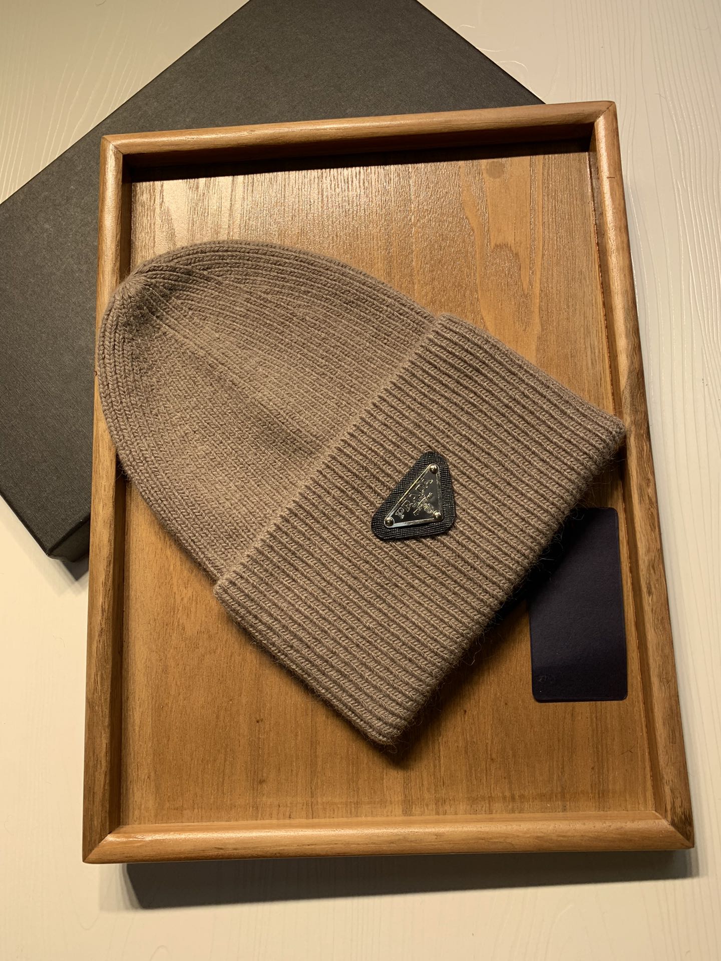 🌹。Prada。 【羊毛单帽】客供小羊毛！珍贵典藏的灵魂帽子！客供色纱.每个颜色都非常好看！经典！手感软