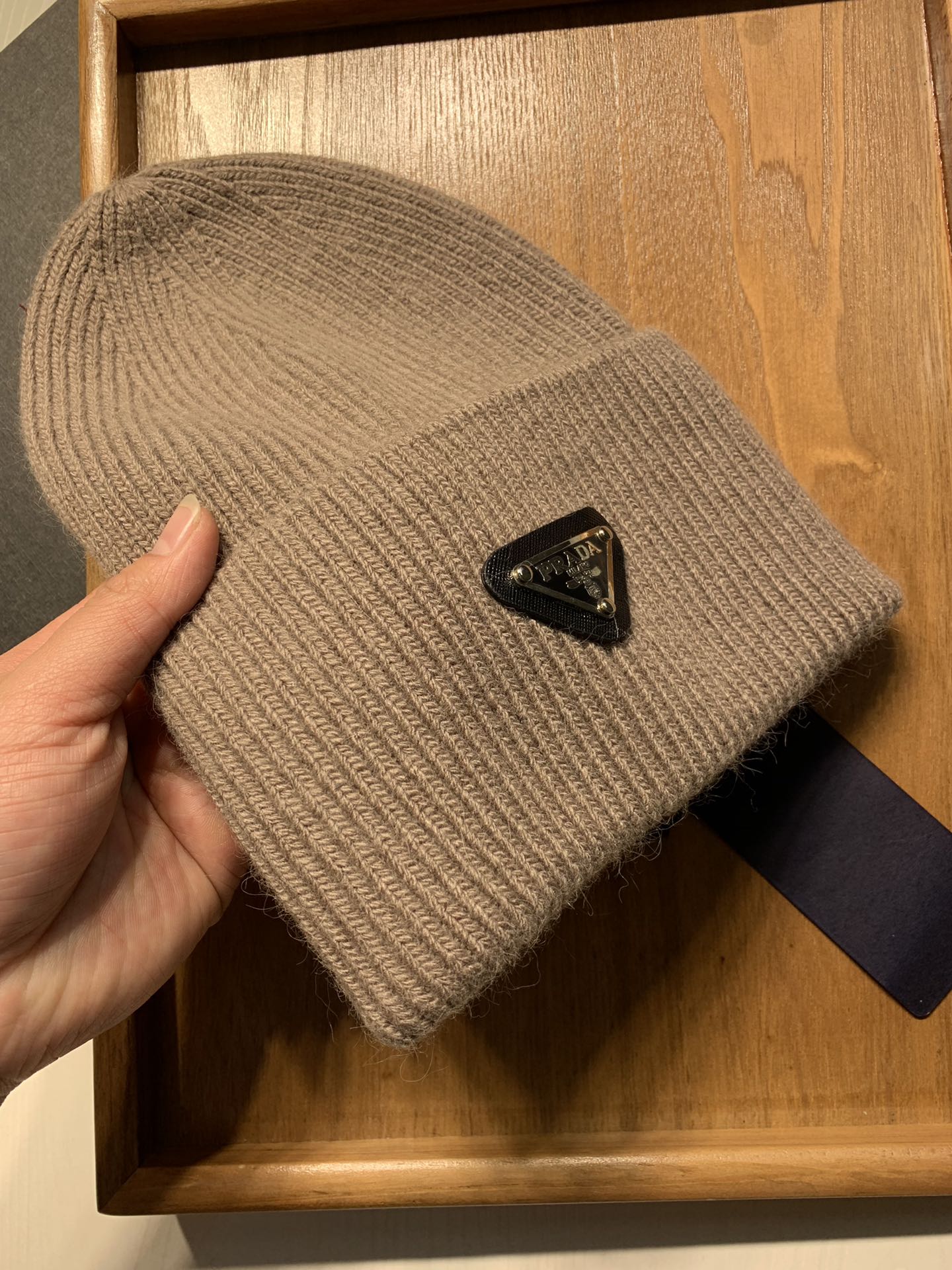 🌹。Prada。 【羊毛单帽】客供小羊毛！珍贵典藏的灵魂帽子！客供色纱.每个颜色都非常好看！经典！手感软