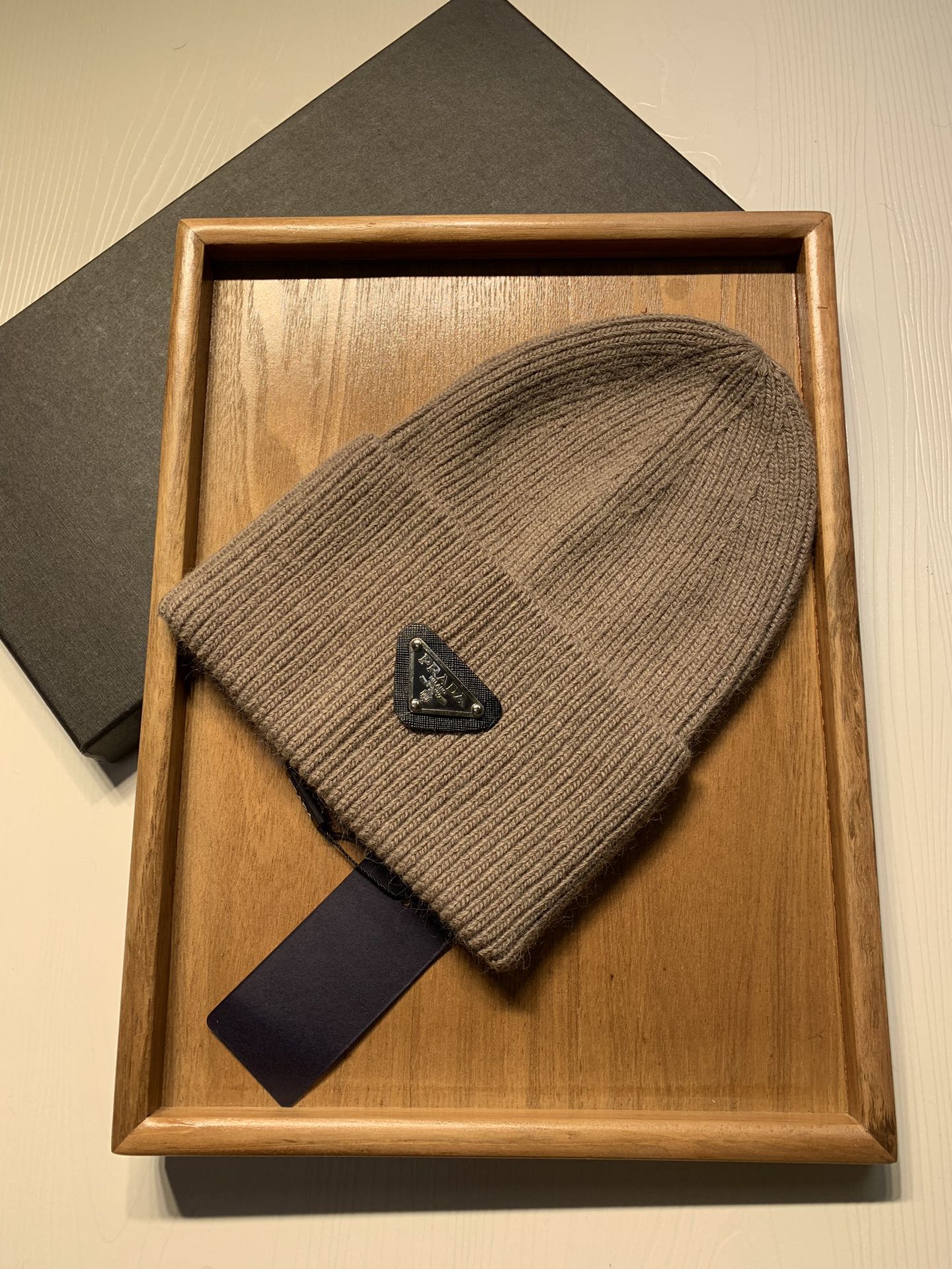 🌹。Prada。 【羊毛单帽】客供小羊毛！珍贵典藏的灵魂帽子！客供色纱.每个颜色都非常好看！经典！手感软