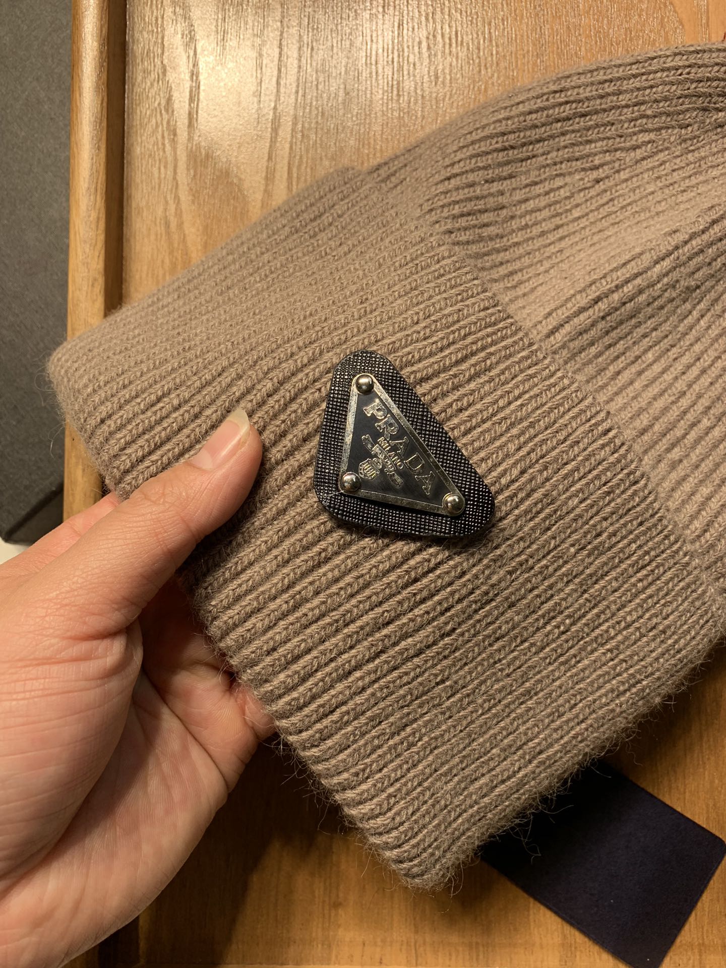 🌹。Prada。 【羊毛单帽】客供小羊毛！珍贵典藏的灵魂帽子！客供色纱.每个颜色都非常好看！经典！手感软