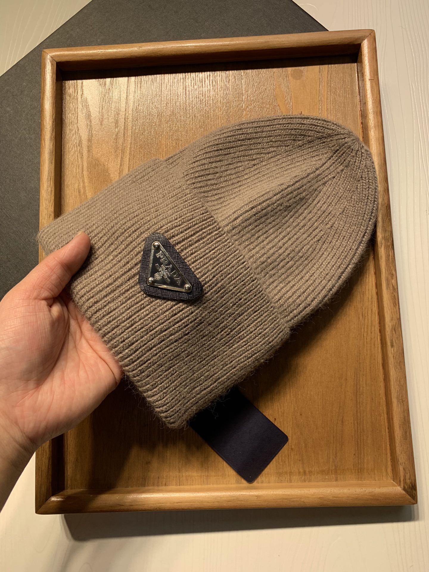 🌹。Prada。 【羊毛单帽】客供小羊毛！珍贵典藏的灵魂帽子！客供色纱.每个颜色都非常好看！经典！手感软