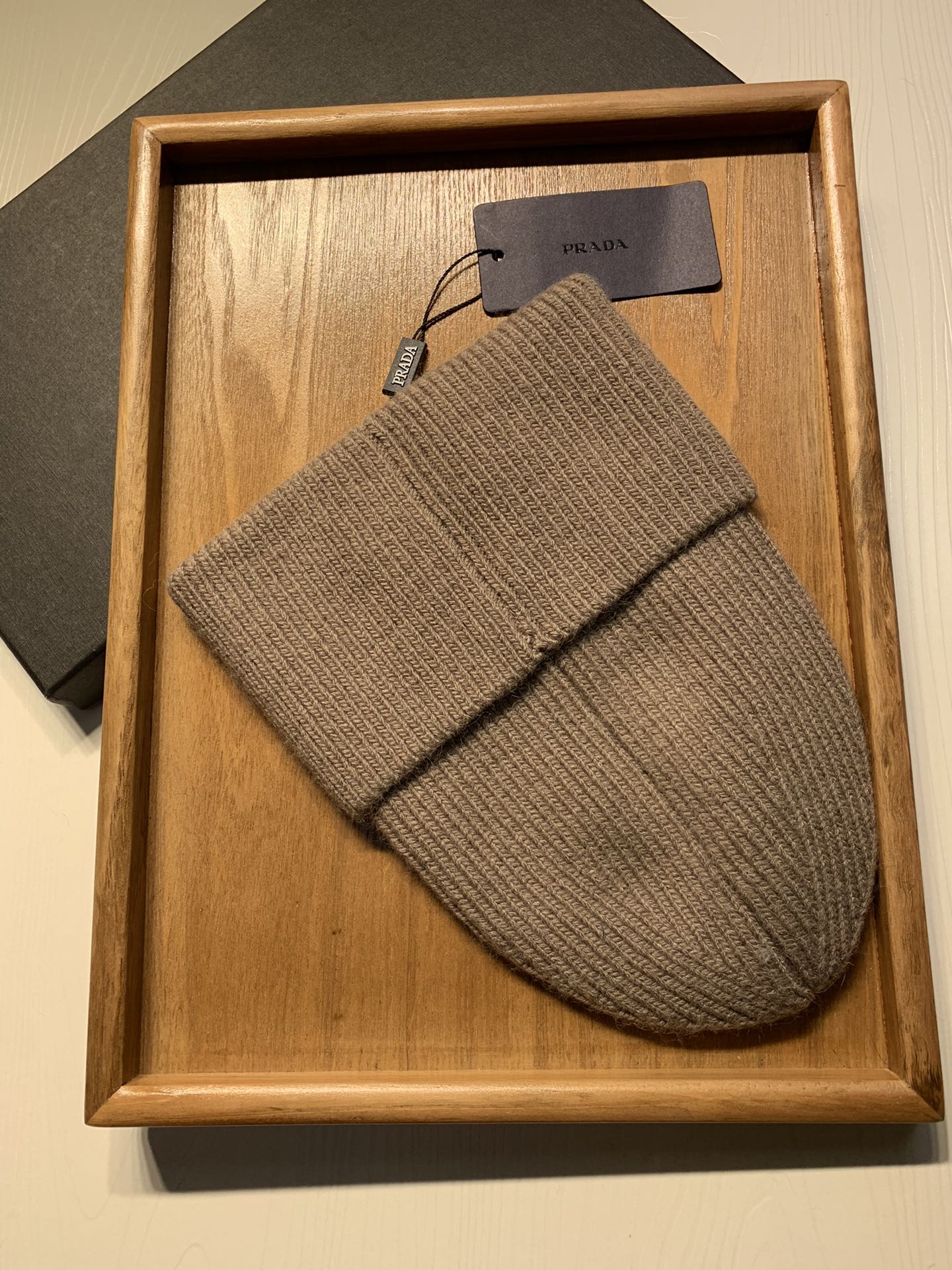 🌹。Prada。 【羊毛单帽】客供小羊毛！珍贵典藏的灵魂帽子！客供色纱.每个颜色都非常好看！经典！手感软