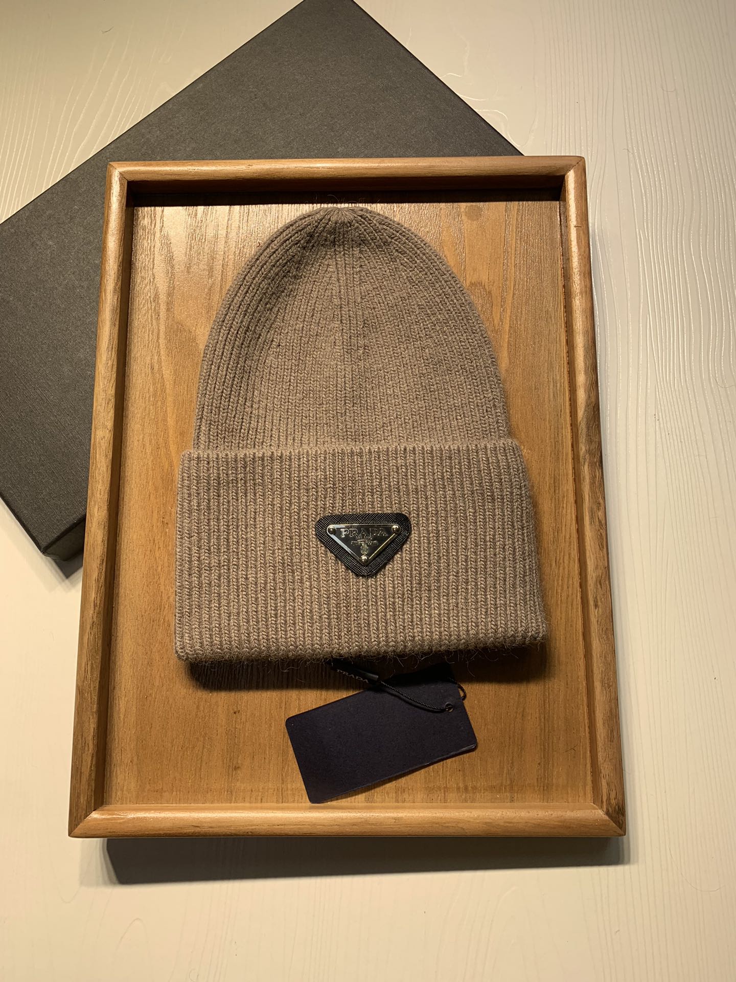 🌹。Prada。 【羊毛单帽】客供小羊毛！珍贵典藏的灵魂帽子！客供色纱.每个颜色都非常好看！经典！手感软