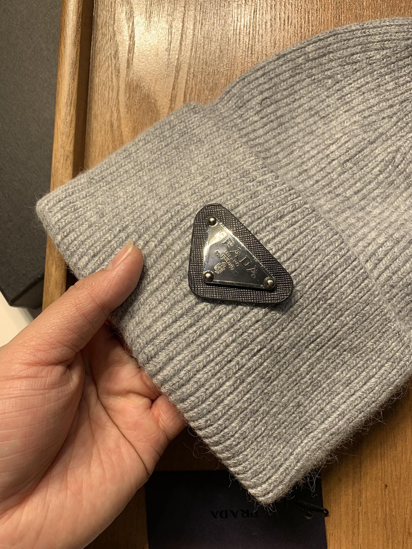 🌹。Prada。 【羊毛单帽】客供小羊毛！珍贵典藏的灵魂帽子！客供色纱.每个颜色都非常好看！经典！手感软