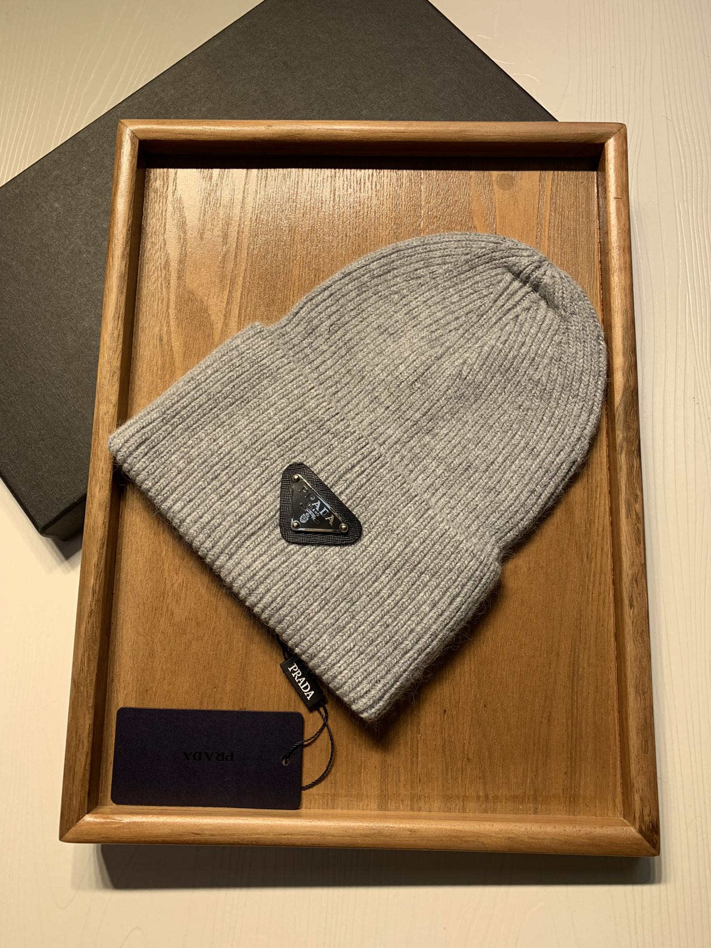 🌹。Prada。 【羊毛单帽】客供小羊毛！珍贵典藏的灵魂帽子！客供色纱.每个颜色都非常好看！经典！手感软