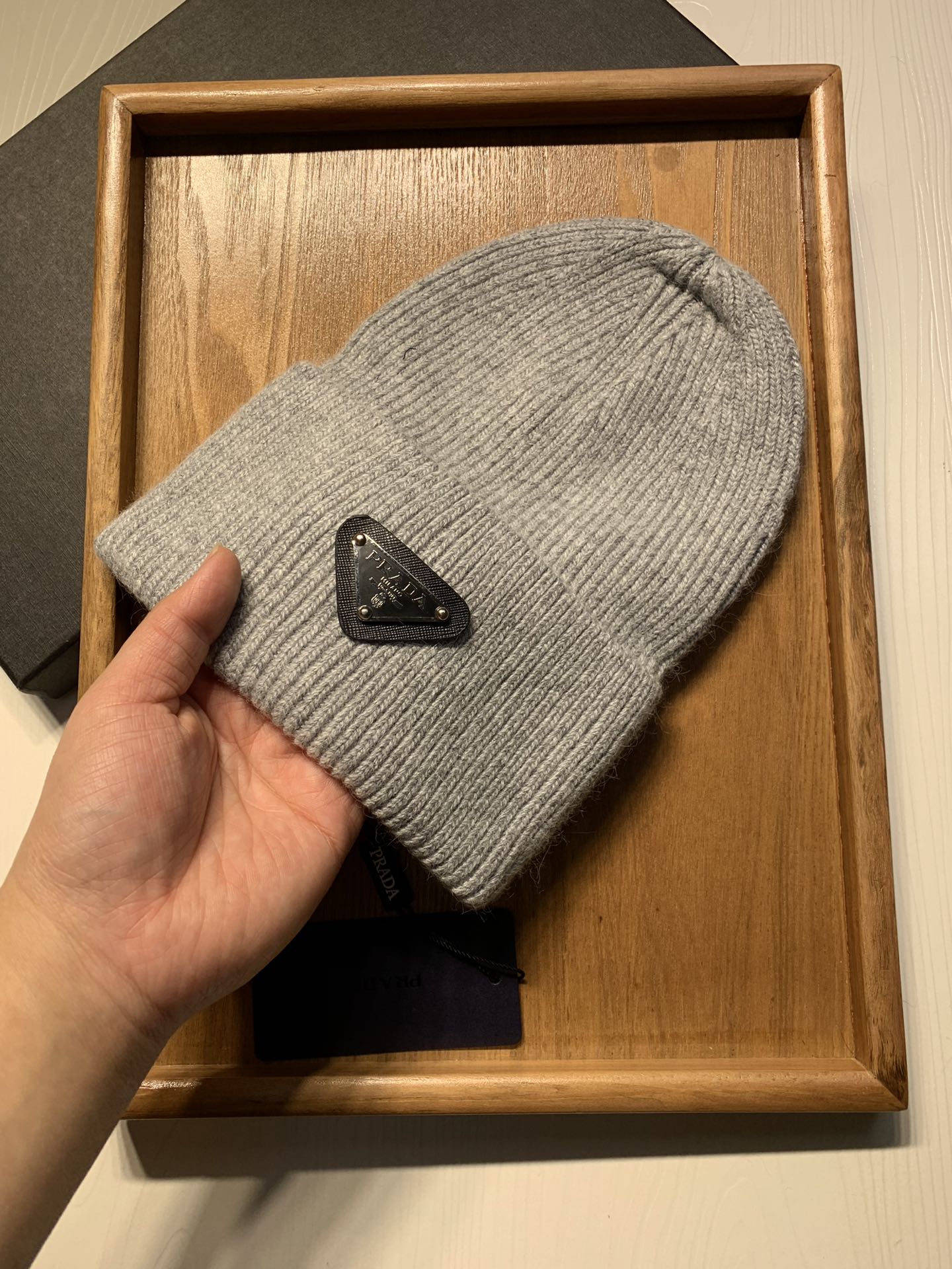 🌹。Prada。 【羊毛单帽】客供小羊毛！珍贵典藏的灵魂帽子！客供色纱.每个颜色都非常好看！经典！手感软