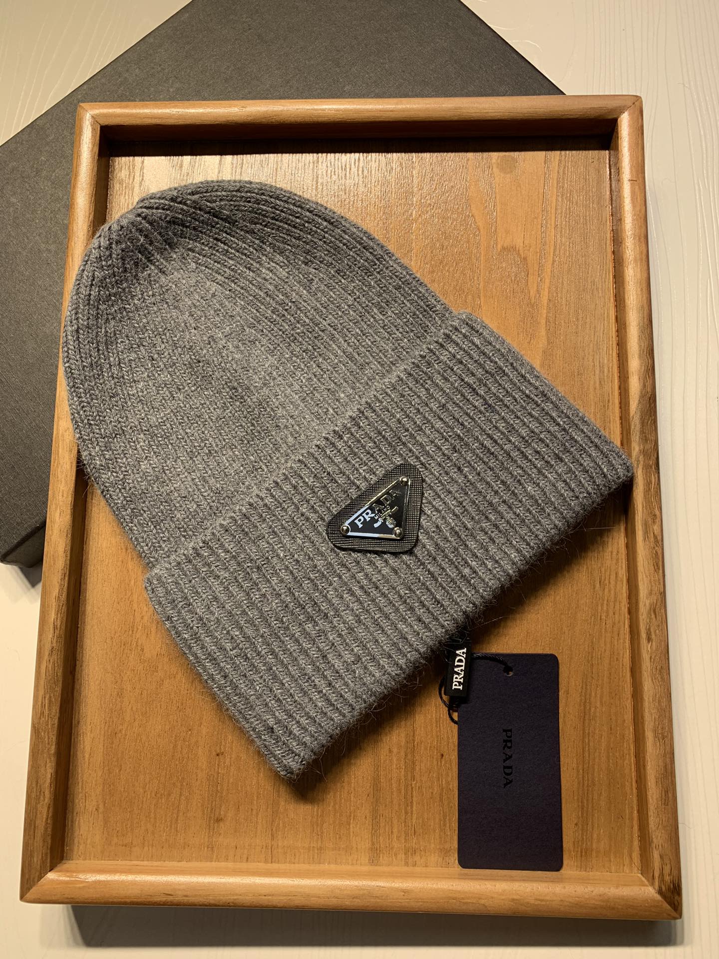 🌹。Prada。 【羊毛单帽】客供小羊毛！珍贵典藏的灵魂帽子！客供色纱.每个颜色都非常好看！经典！手感软
