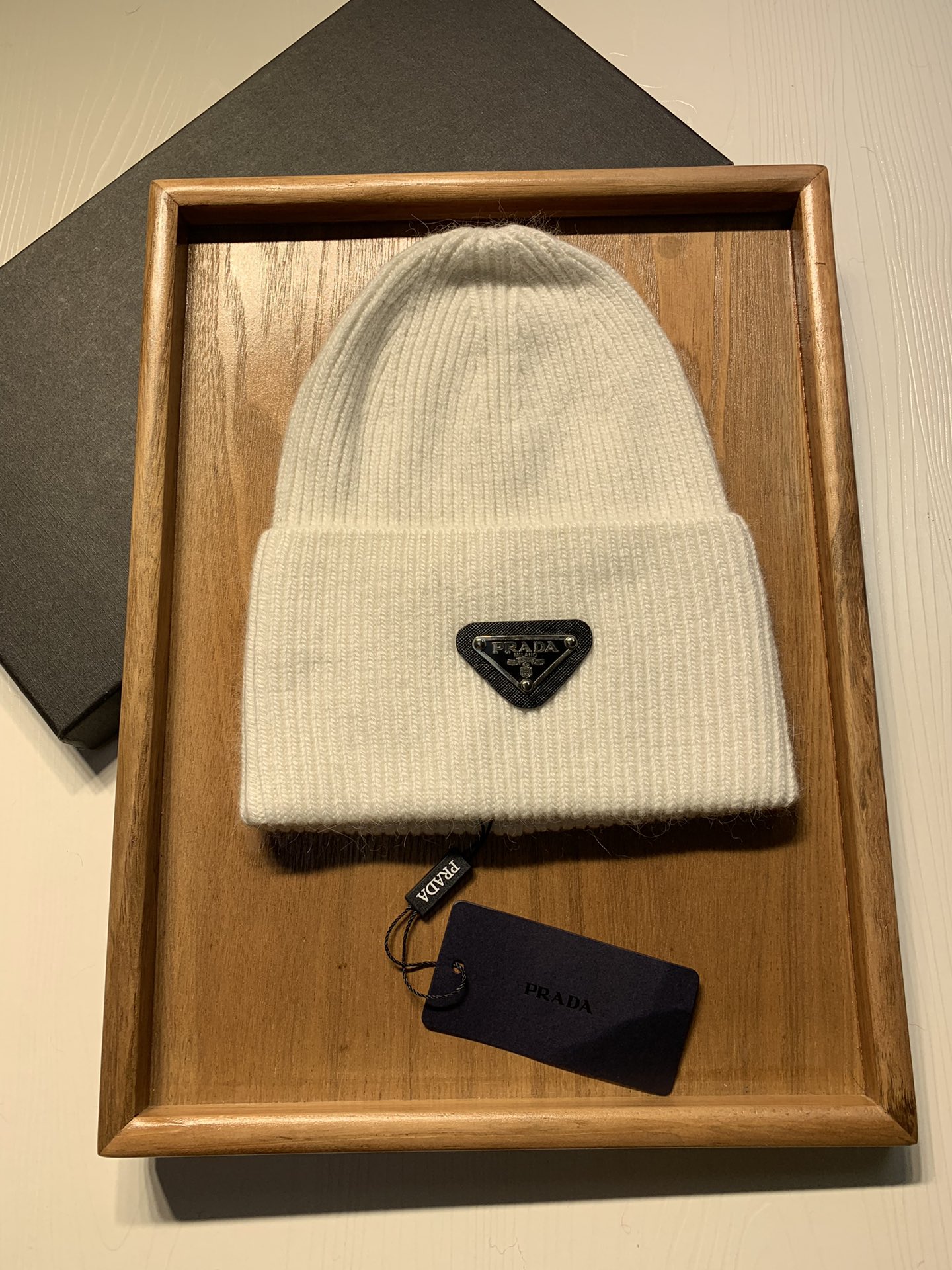 🌹。Prada。 【羊毛单帽】客供小羊毛！珍贵典藏的灵魂帽子！客供色纱.每个颜色都非常好看！经典！手感软