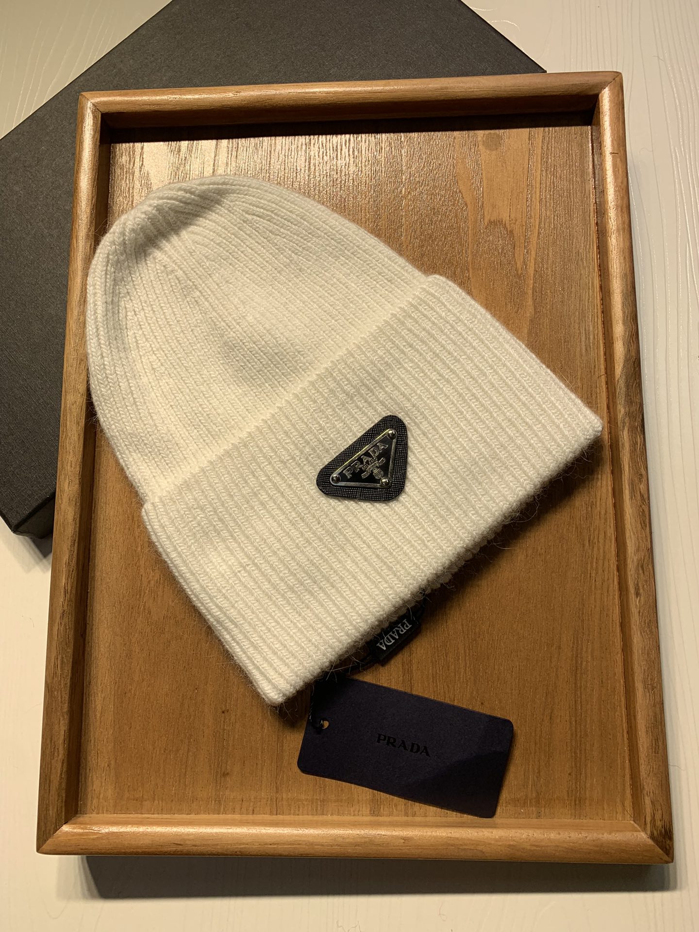 🌹。Prada。 【羊毛单帽】客供小羊毛！珍贵典藏的灵魂帽子！客供色纱.每个颜色都非常好看！经典！手感软