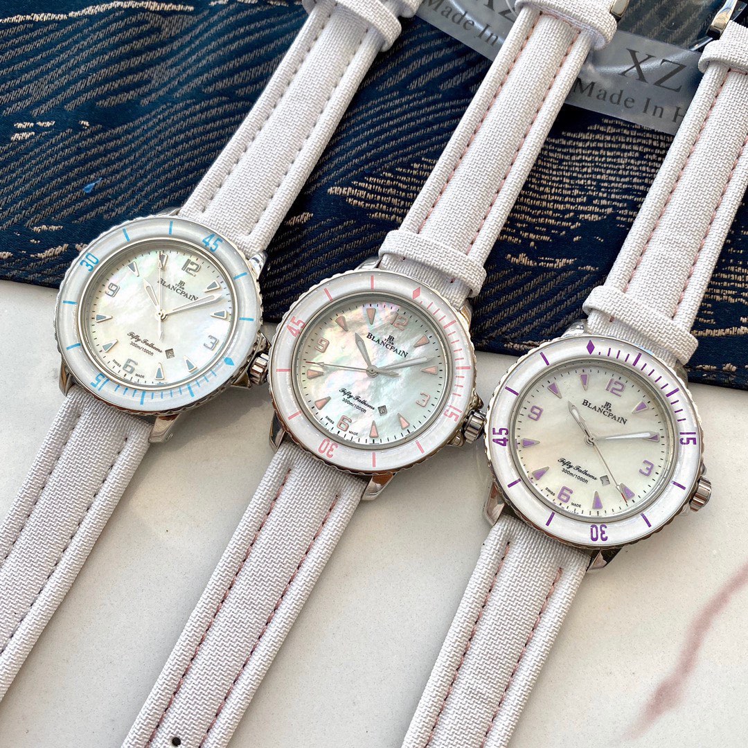 Stylish Women’s Watch: Red-Hot Design with Premium Features