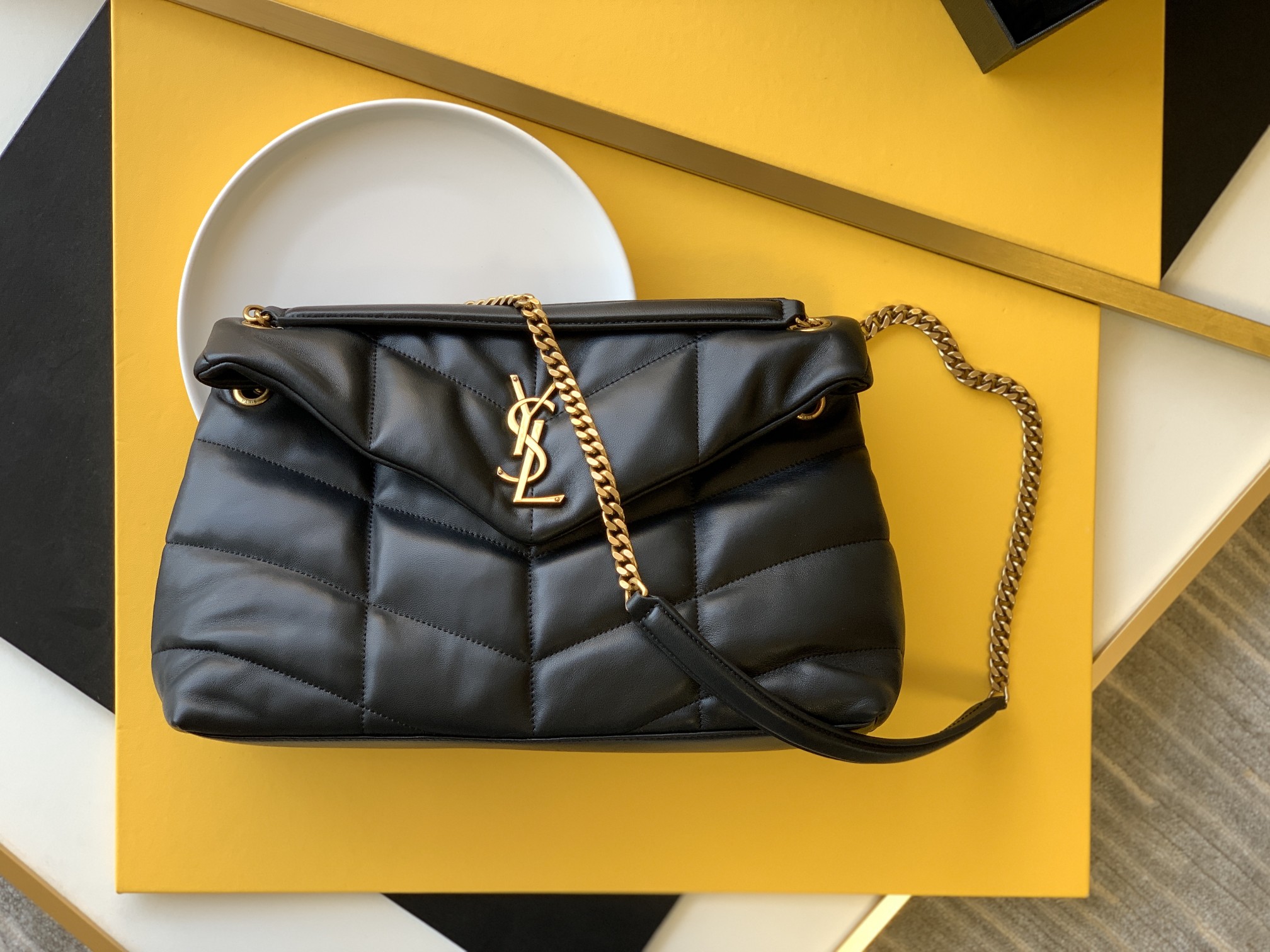 LOULOU PUFFER сумка на цепочке из стёганой овечьей кожи
