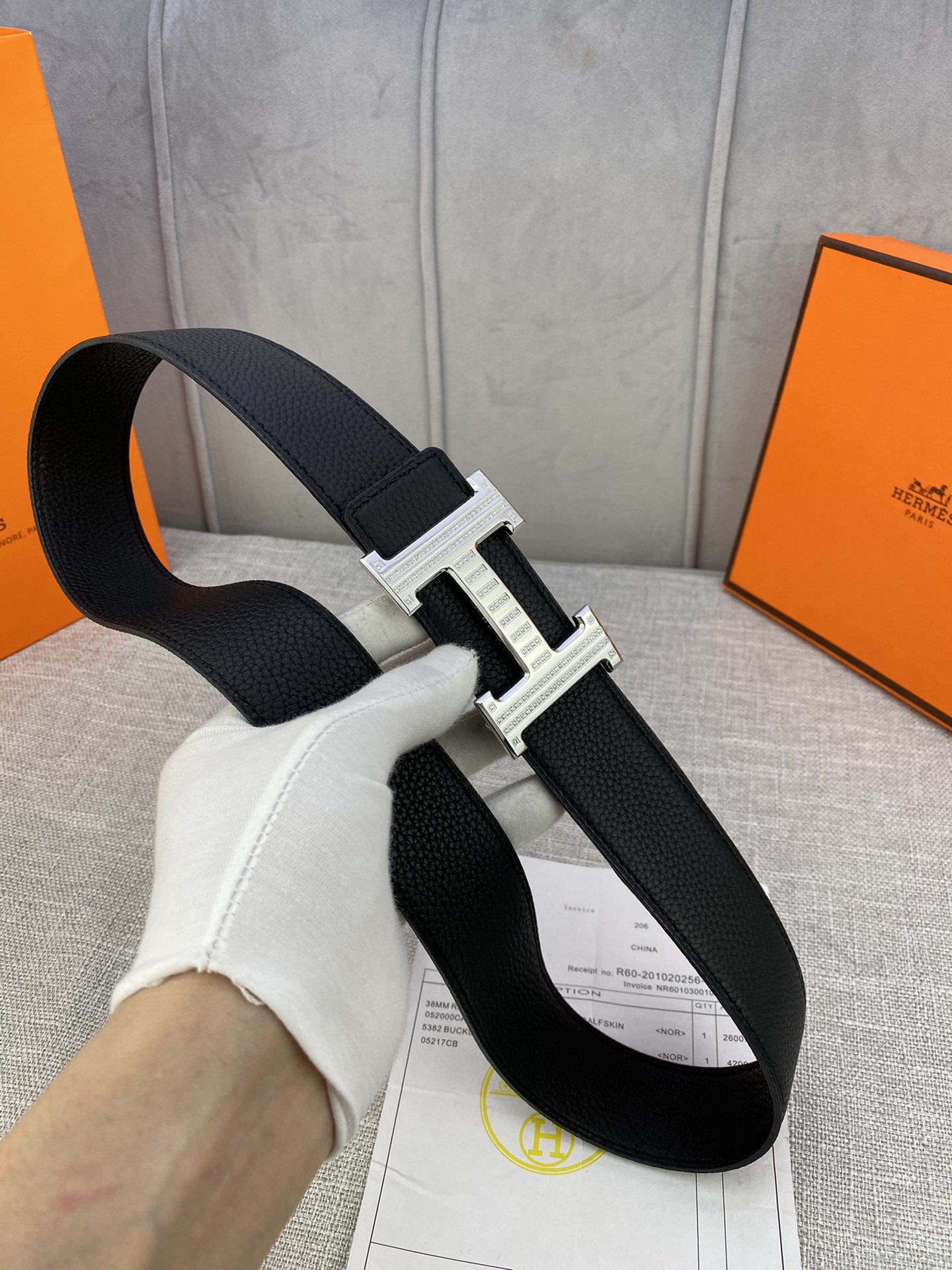 Hermes爱马仕专柜同款3.8cm宽带身采用进口头层Togo牛皮boxer牛皮衬里配以精品施华洛水晶钻