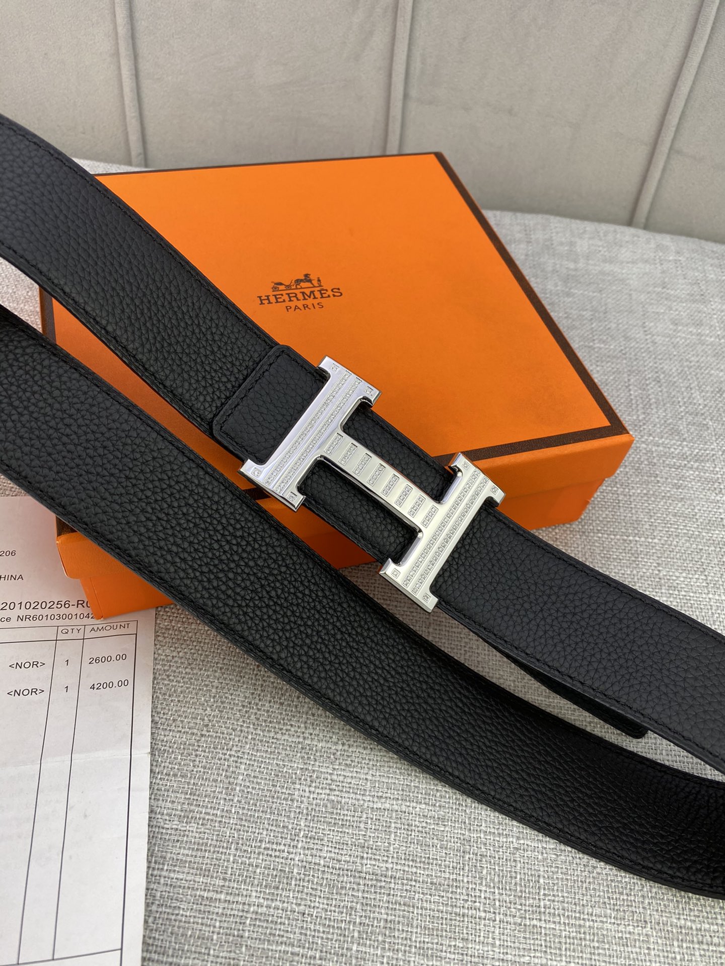 Hermes爱马仕专柜同款3.8cm宽带身采用进口头层Togo牛皮boxer牛皮衬里配以精品施华洛水晶钻