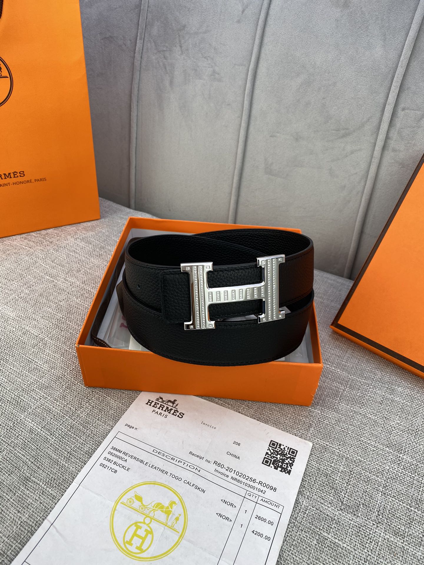 Hermes爱马仕专柜同款3.8cm宽带身采用进口头层Togo牛皮boxer牛皮衬里配以精品施华洛水晶钻