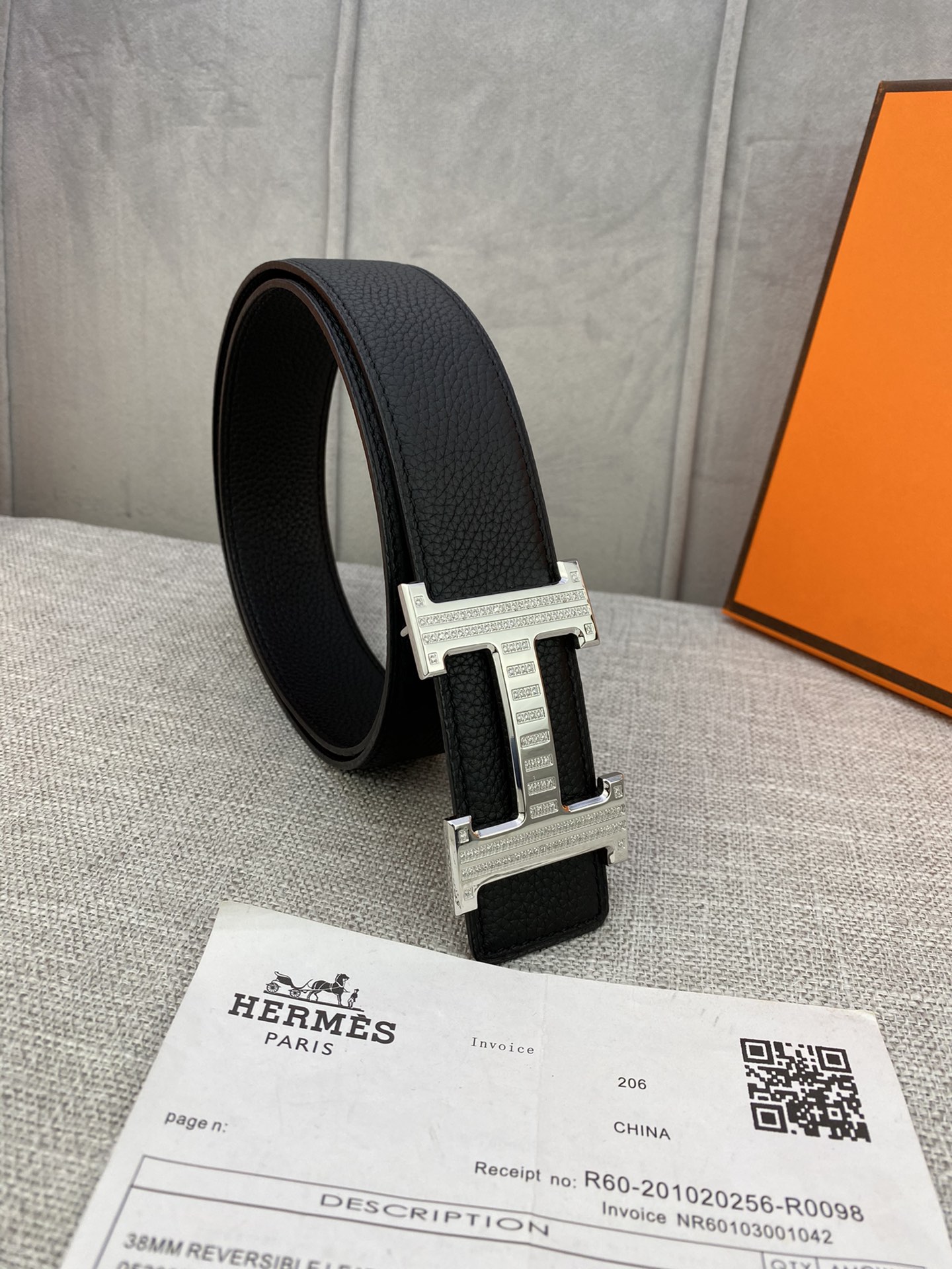 Hermes爱马仕专柜同款3.8cm宽带身采用进口头层Togo牛皮boxer牛皮衬里配以精品施华洛水晶钻