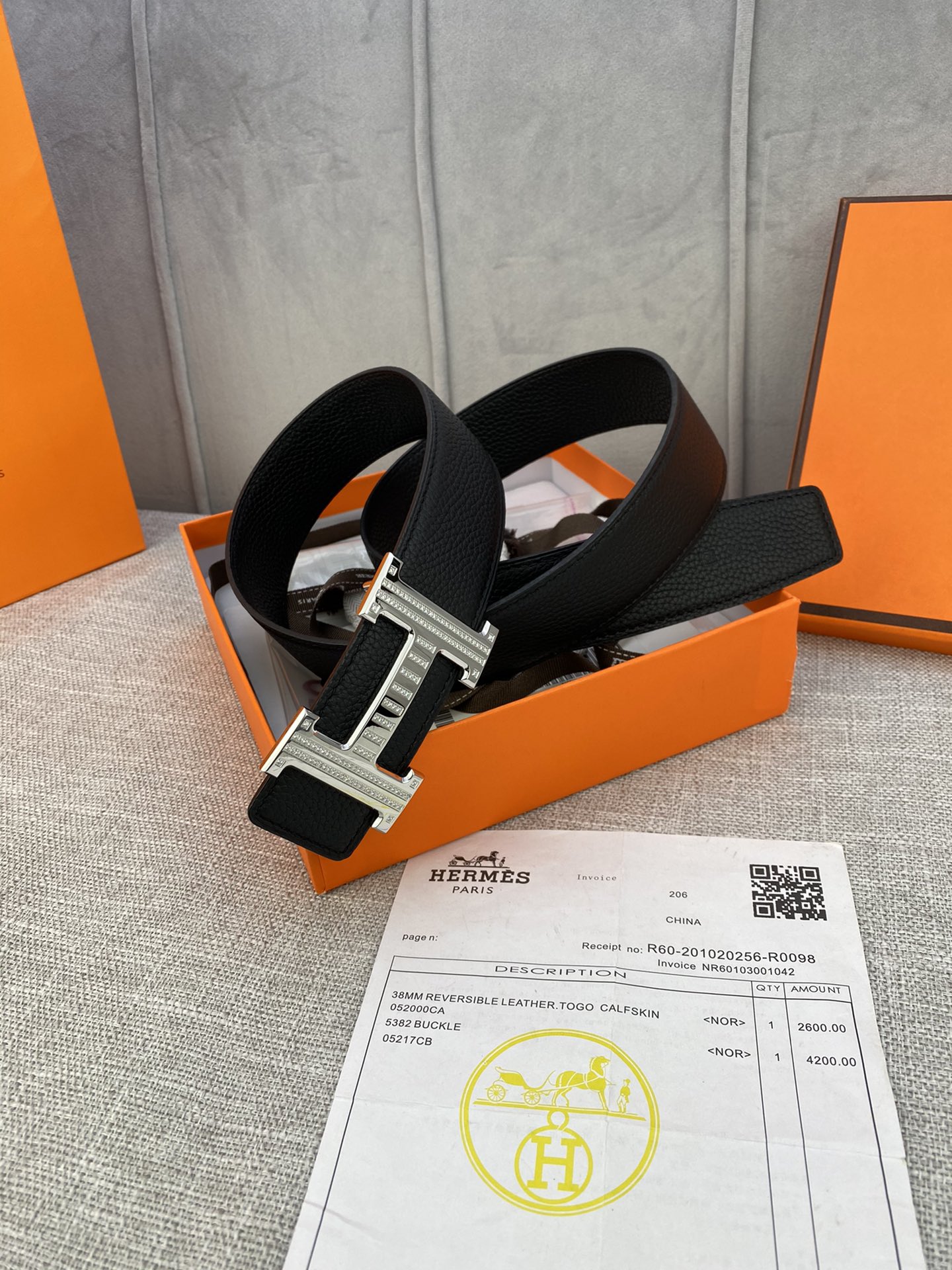 Hermes爱马仕专柜同款3.8cm宽带身采用进口头层Togo牛皮boxer牛皮衬里配以精品施华洛水晶钻