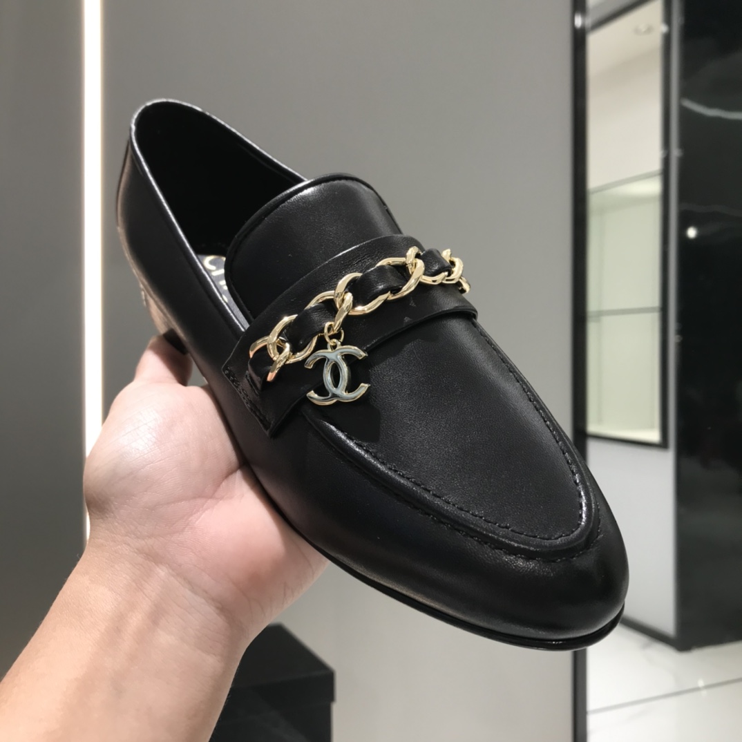 Giày Loafer Chanel