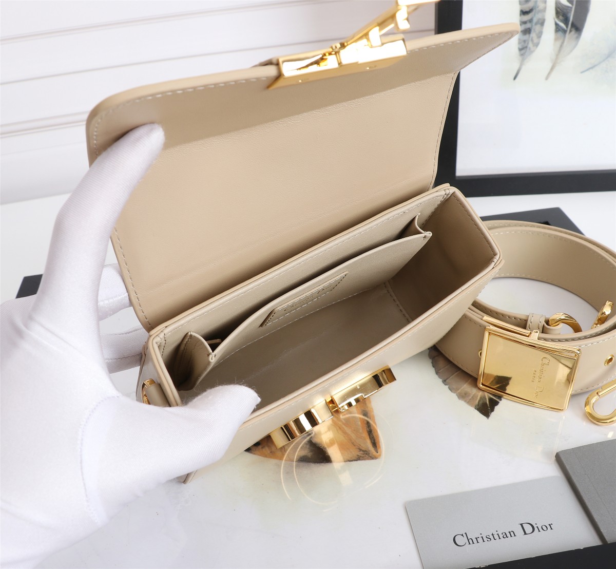 迪奥Dior顶级进口原厂牛皮230Montaigne蒙田盒子米杏珐琅扣30Montaigne产品系列灵感