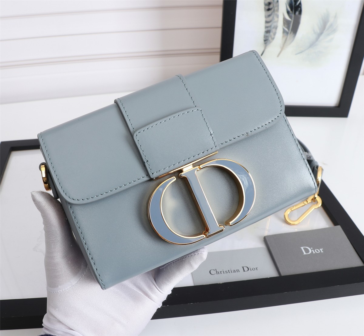迪奥Dior顶级进口原厂牛皮230Montaigne蒙田盒子天蓝珐琅扣30Montaigne产品系列灵感
