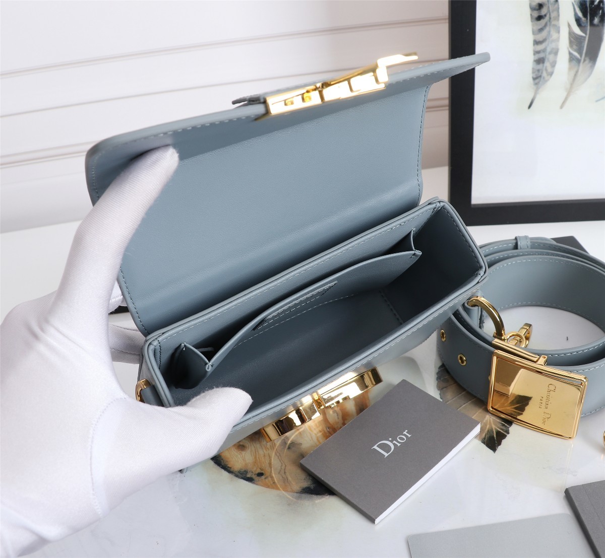 迪奥Dior顶级进口原厂牛皮230Montaigne蒙田盒子天蓝珐琅扣30Montaigne产品系列灵感