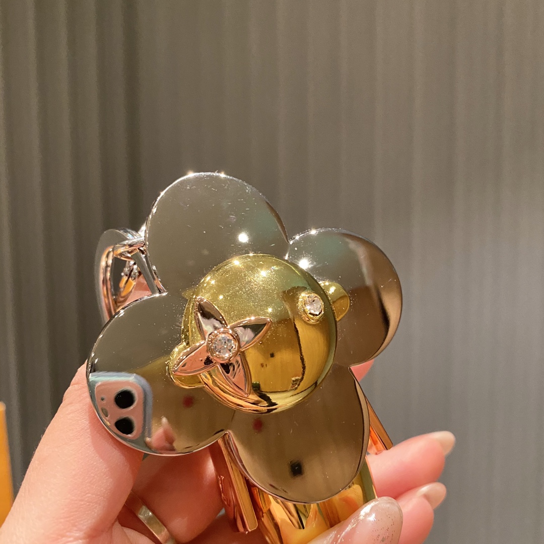 Vivienne doll keyring, stainless steel material