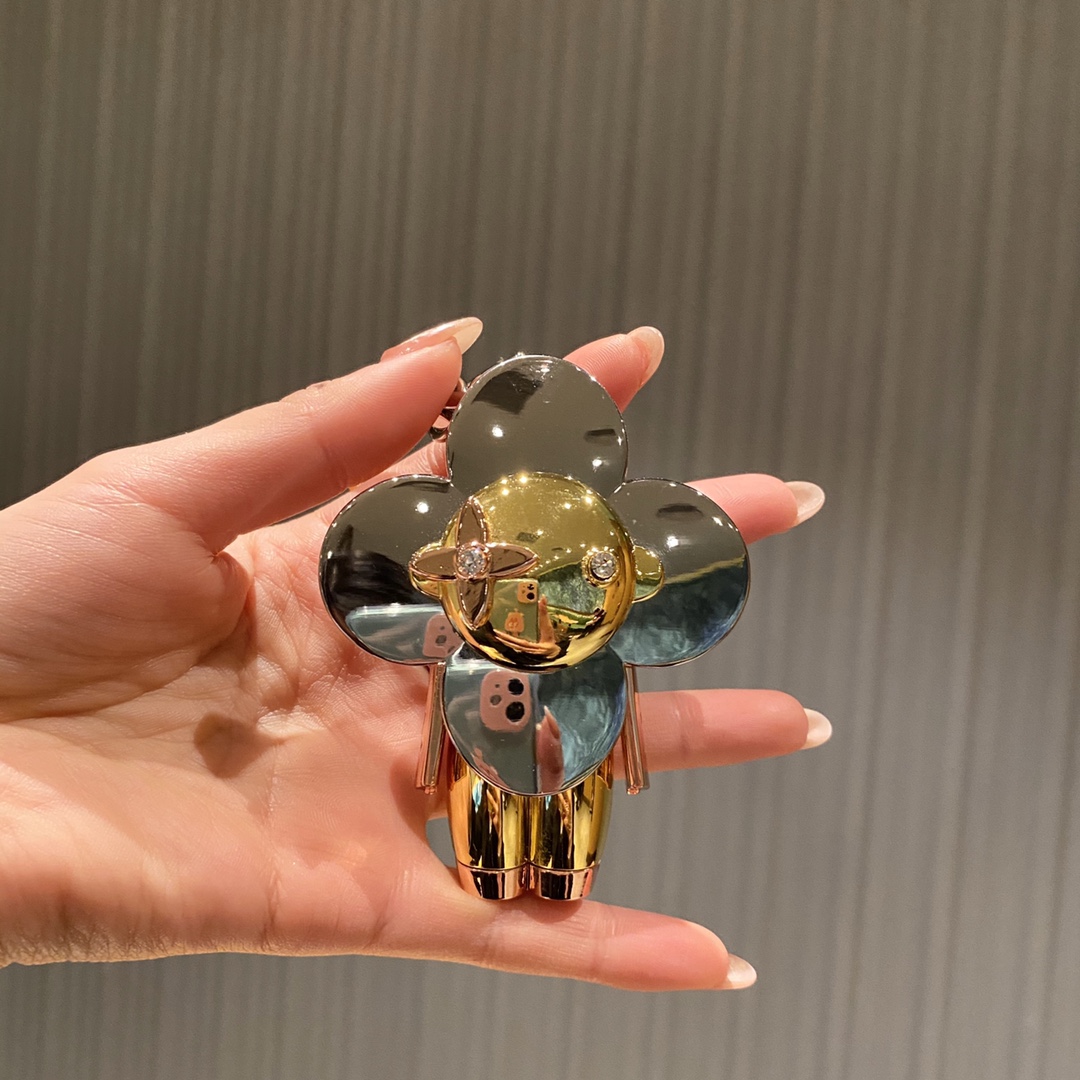 Close-up of the Vivienne doll keychain