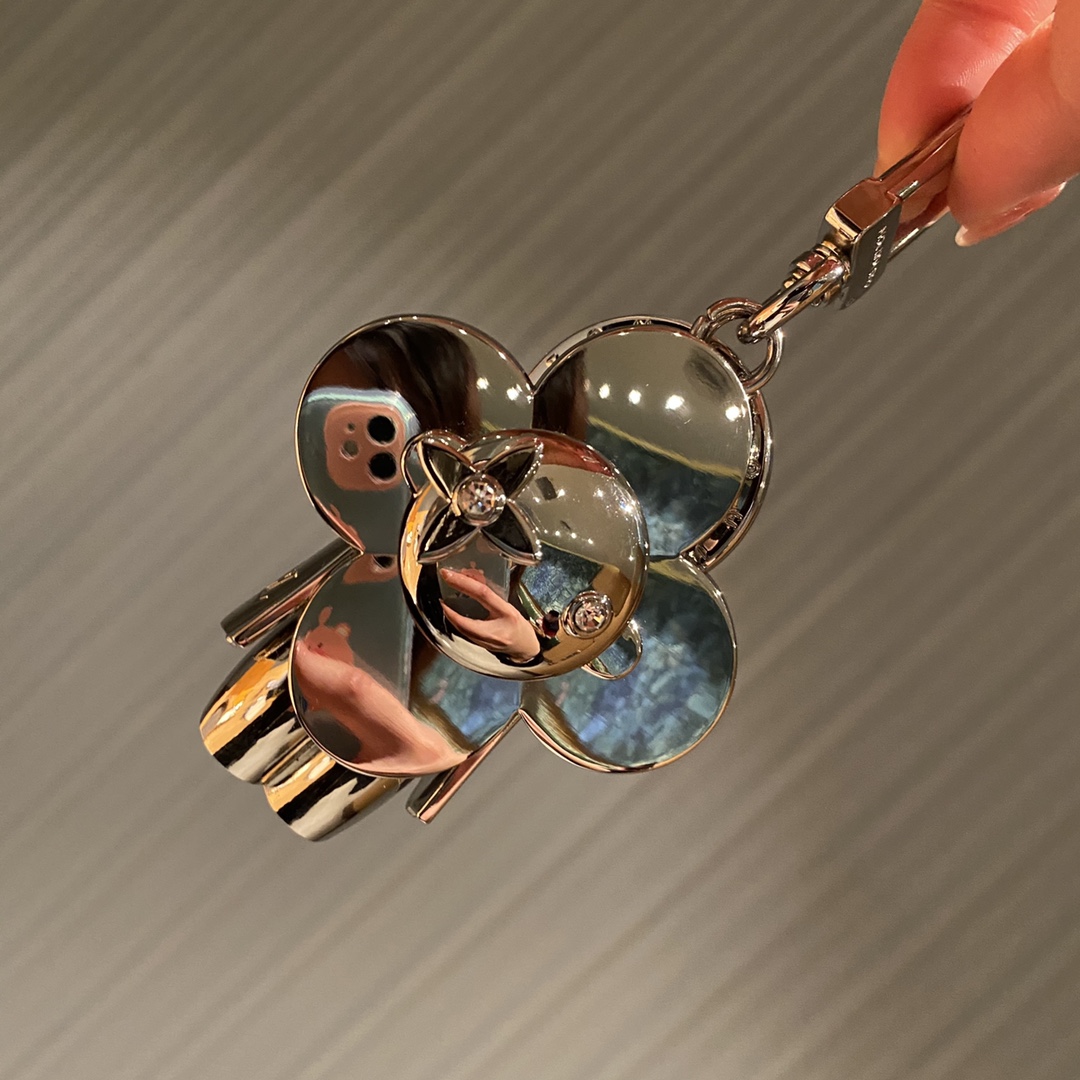 Vivienne doll keychain side profile
