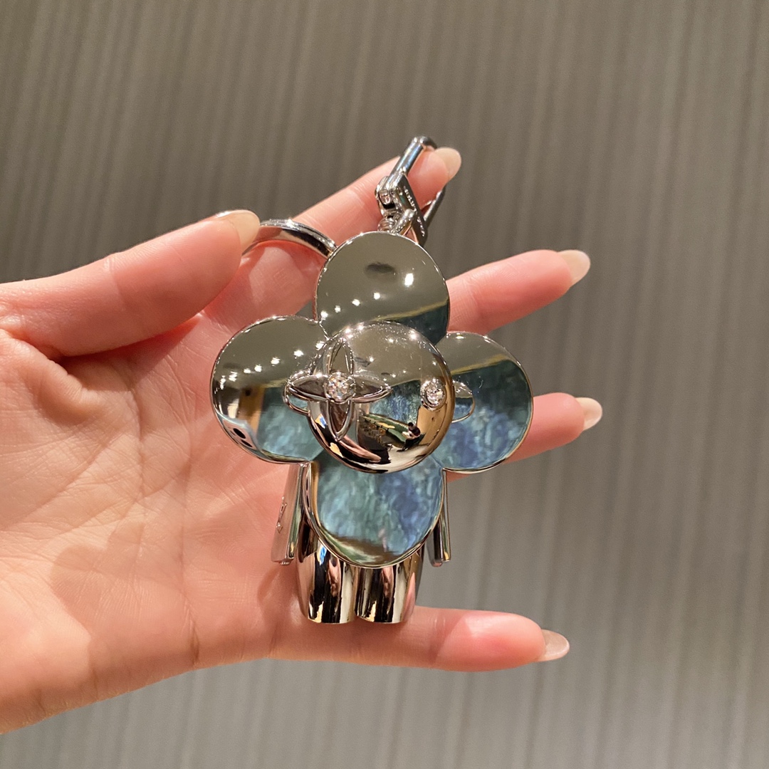 Vivienne doll keychain front view