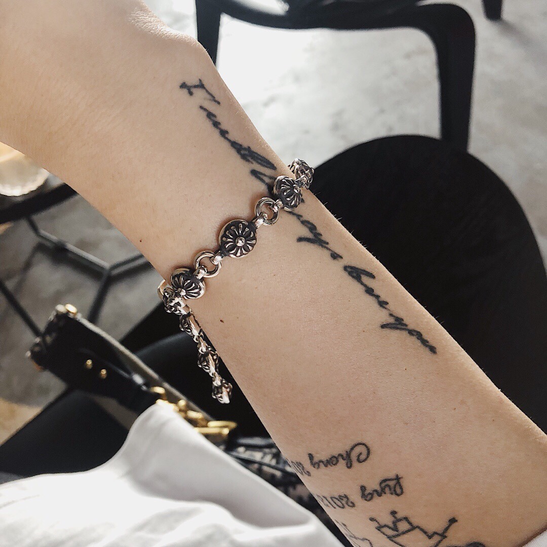 Chrome Hearts 𝐂𝐡𝐫𝐨𝐦𝐞 𝐡𝐞𝐚𝐫𝐭𝐬 克罗心圆球十字花手链