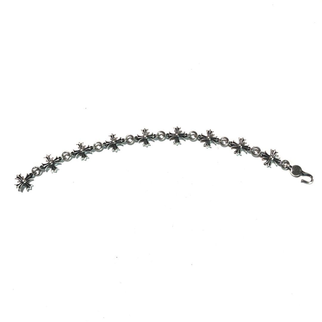 NO:557992,Chrome Heart Nine-section Cross Bracelet The same style as Hu Wenxuan's spliced ​​cross bracelet. Consistent high quality. Careful detail processing. The hand circumference can be adjusted. Comes with packaging. No.: 300720, jewelry boutique, chrome hearts, bracelet19860909克罗心 九节十字架手链 胡文煊同款 拼接十字手链 一致高品质 细节处理细致 手围均可调节款 配包装 编号:300720,饰品精品,chrome hearts,bracelet,Jewelry