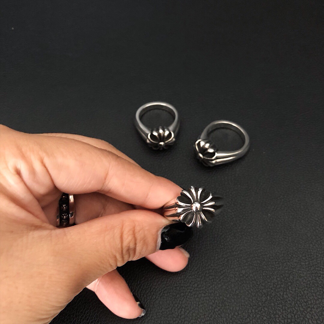 Chrome Hearts 开版 独家拍摄 （MZ）𝐂𝐡𝐫𝐨𝐦𝐞 𝐡𝐞𝐚𝐫𝐭𝐬 克罗心大十字花戒指